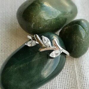 NWT Sterling Silver 925 CZ Vine leaf ring size 7
